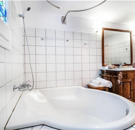 3 bedroom villa with pool & sea & mountain views, Episkepsi, sleeps 7